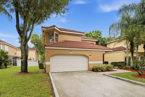 11375 LAKEVIEW DR 68-U