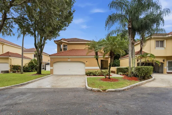 11375 LAKEVIEW DR 68-U