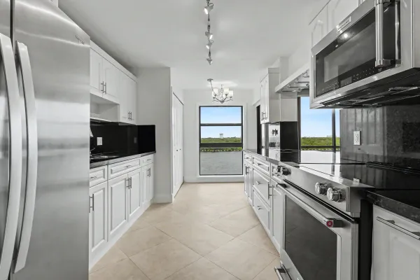 3200 N OCEAN DR 402