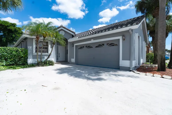 6162 BAY ISLES DR