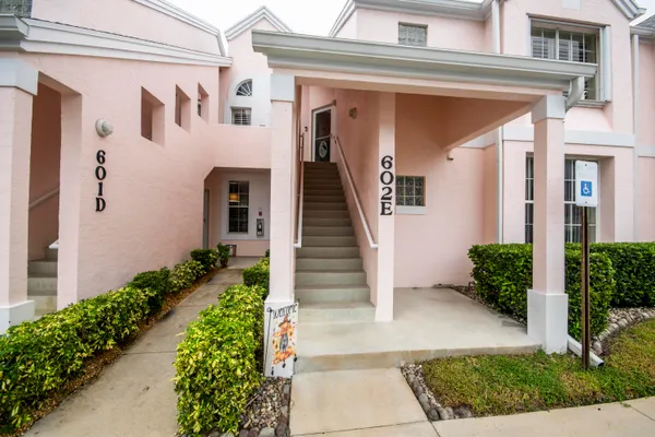 602 MUIRFIELD CT 602E