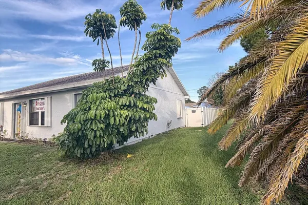 1521 SE AIROSO BLVD