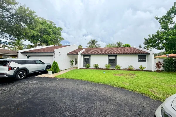 8300 NW 14TH CT