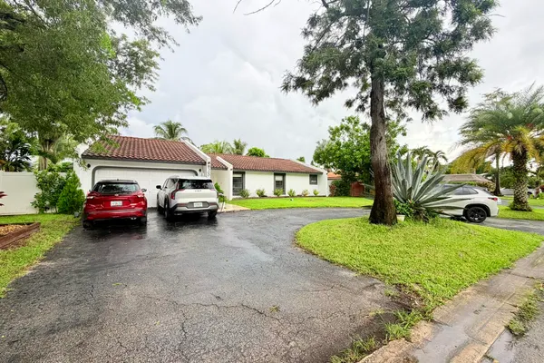 8300 NW 14TH CT