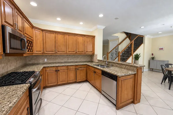 2900 NW 125TH AVE 3-305
