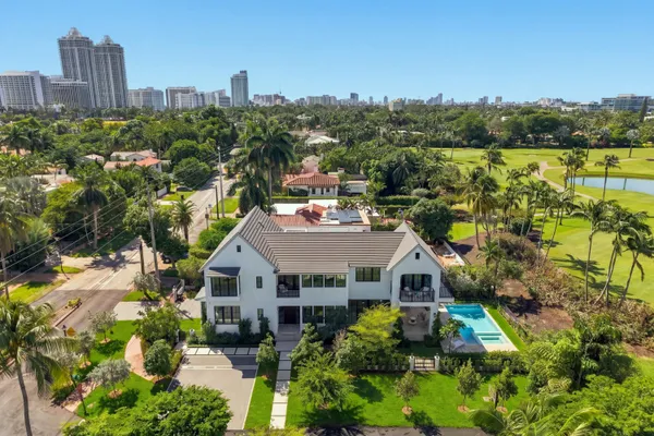 5262 LA GORCE DR