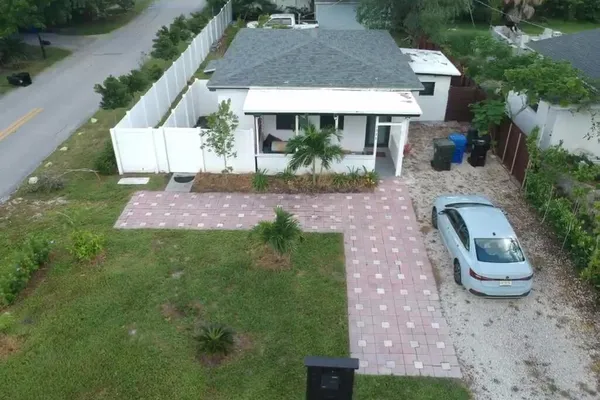 1044 NW 4TH AVE