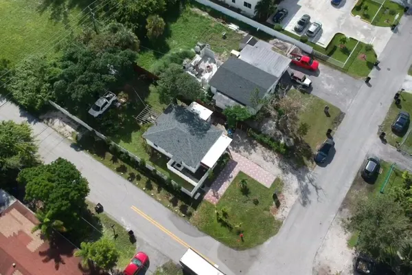1044 NW 4TH AVE