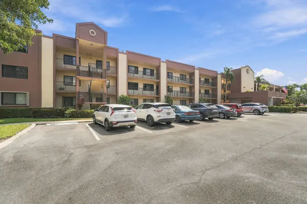 10607 W CLAIRMONT CIR 109