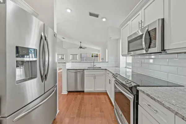 28 GOVERNORS CT