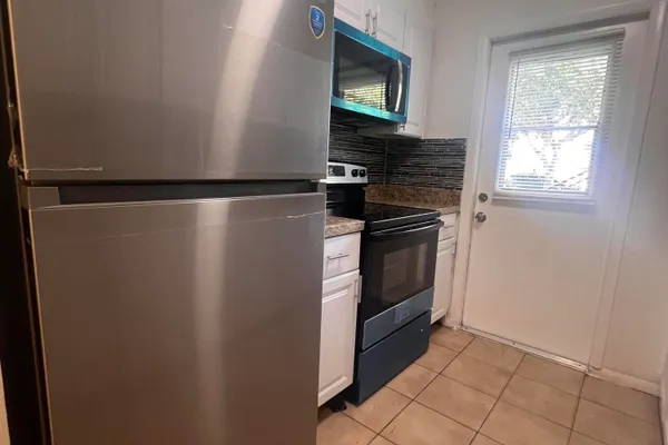 645 SW 20TH CT 0020