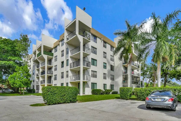 6190 WOODLANDS BLVD 107