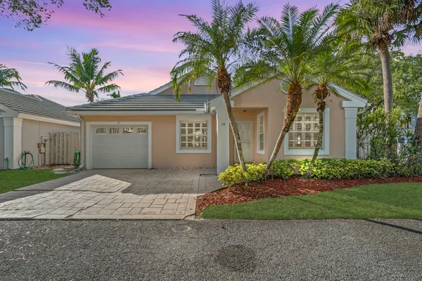28 GOVERNORS CT