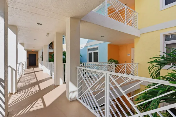 309 E OCEAN AVE 202