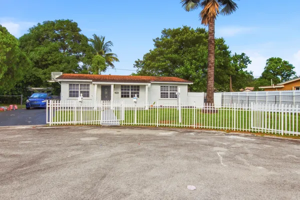 3907 SW 59TH AVE 1