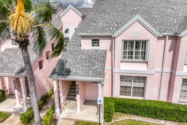 602 MUIRFIELD CT 602E