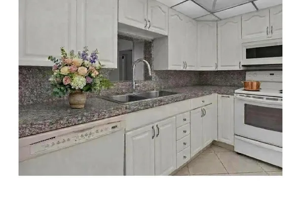 2901 VICTORIA CIR D4