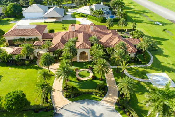 15855 BARNSTORMER CT