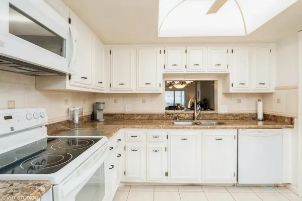 250 JOHN F KENNEDY DR 408