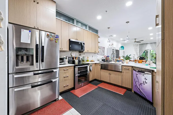 111 LIGHTHOUSE CIR D