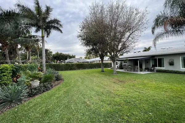 330 CASCADE LN