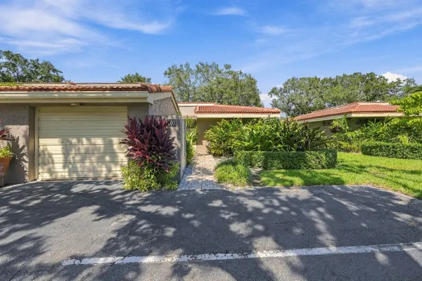 1101 SAINT ANDREWS RD 4