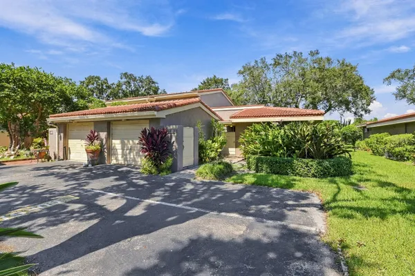 1101 SAINT ANDREWS RD 4
