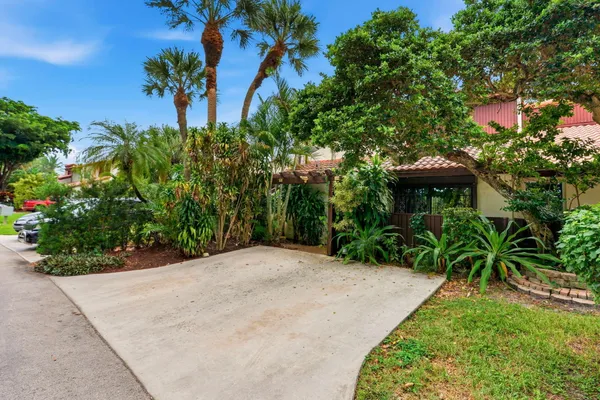 6850 TIBURON DR