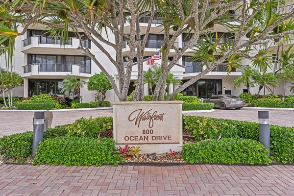 800 OCEAN DR 1105