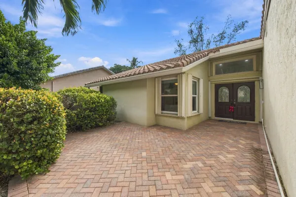 8928 ESCONDIDO WAY