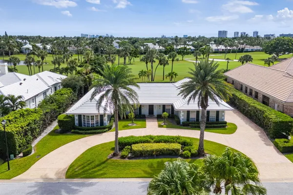 934 PALM WAY
