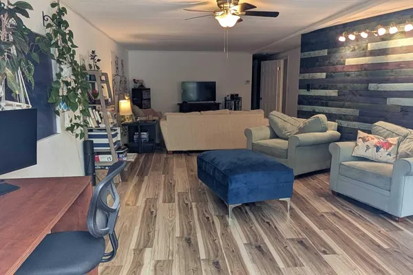 2912 LAKESHORE DR