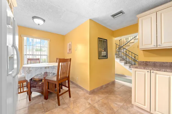 831 SALEM LN A