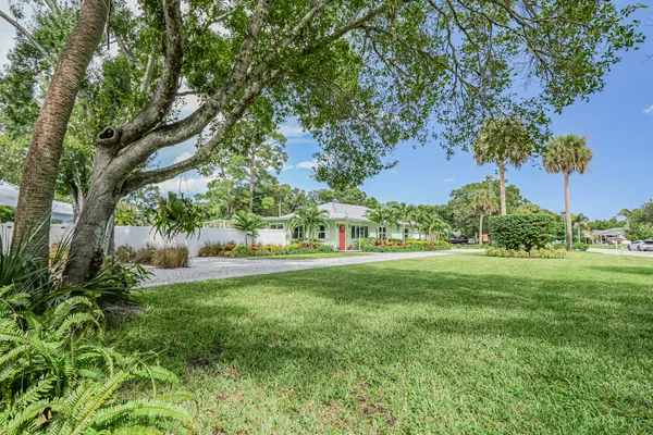 2201 BONITA AVE
