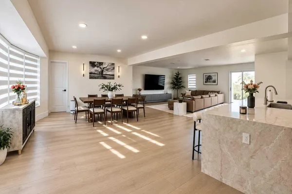 202 SW 52ND AVE