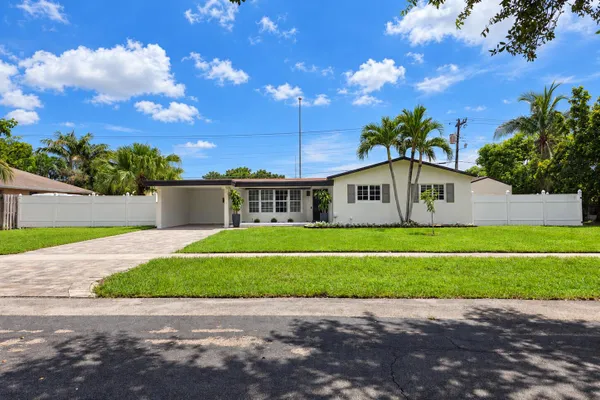 202 SW 52ND AVE