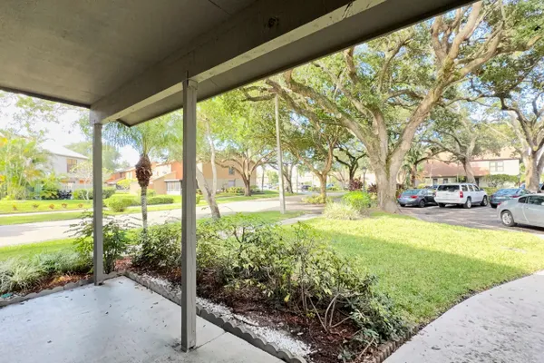 901 SANDTREE DR
