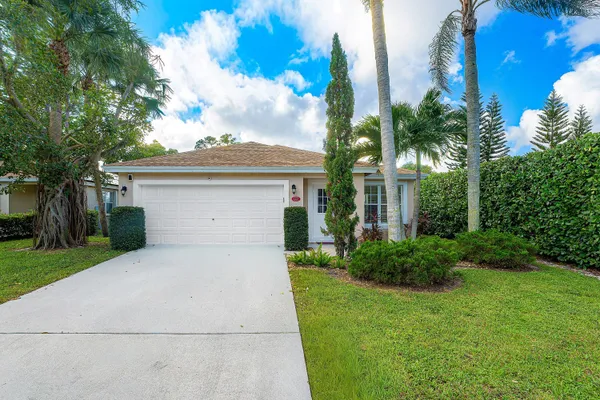 5427 CLUB CIR