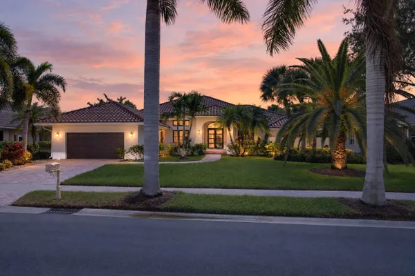 332 PALM BLVD
