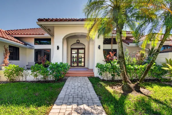332 PALM BLVD