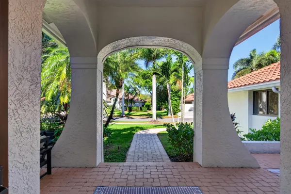 332 PALM BLVD