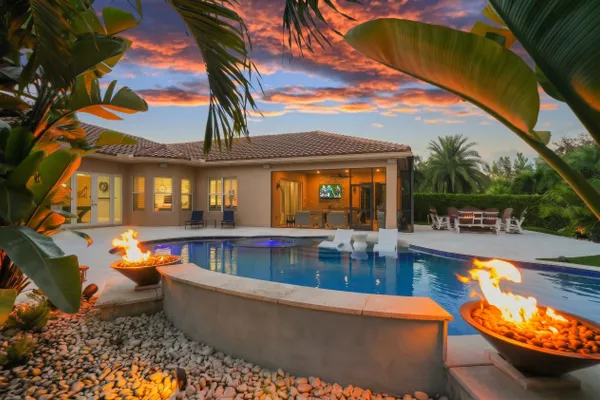 7630 MAYWOOD CREST DR