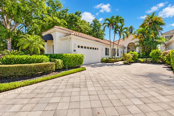 3528 NW CLUBSIDE CIR