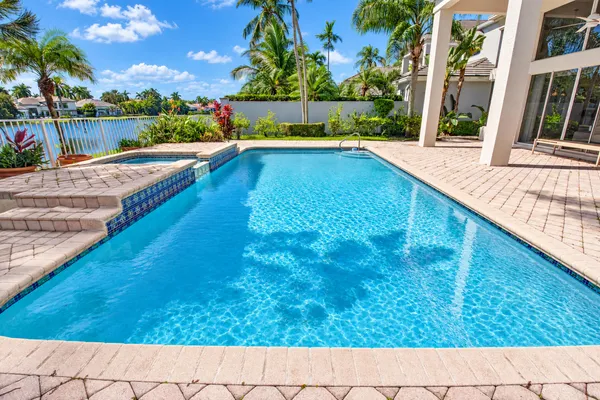 3528 NW CLUBSIDE CIR