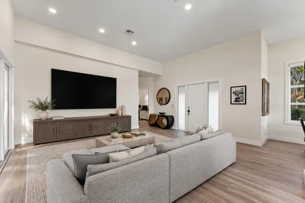 5798 NW 39TH AVE