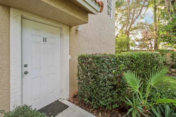 111 LIGHTHOUSE CIR H