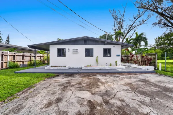 1224 NE 5TH AVE