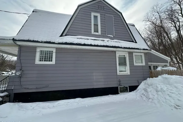 37 HOWARD AVE