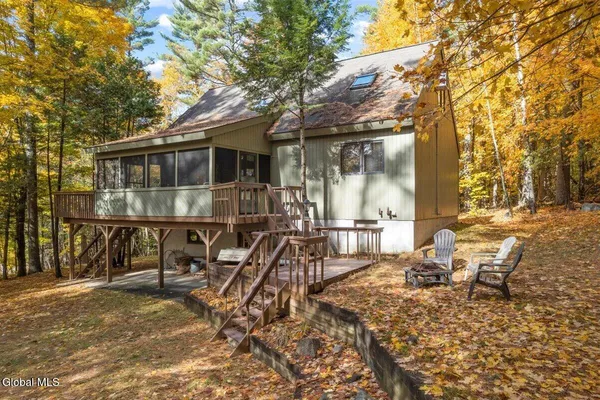 105 PINE LN