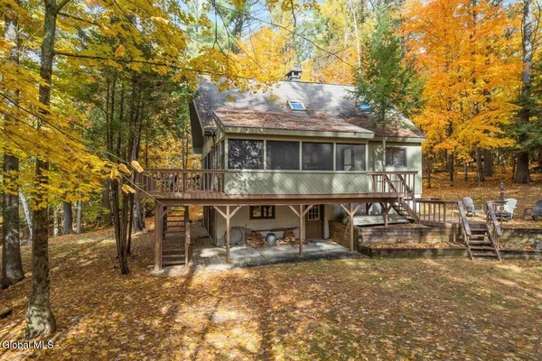 105 PINE LN